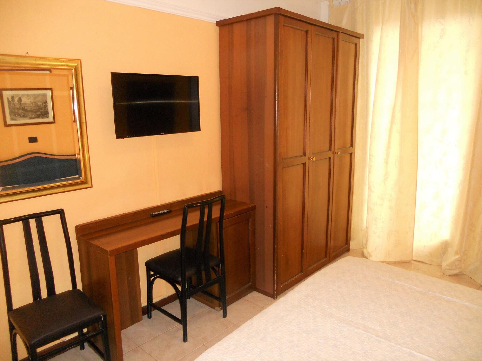 Salus Hotel 3*