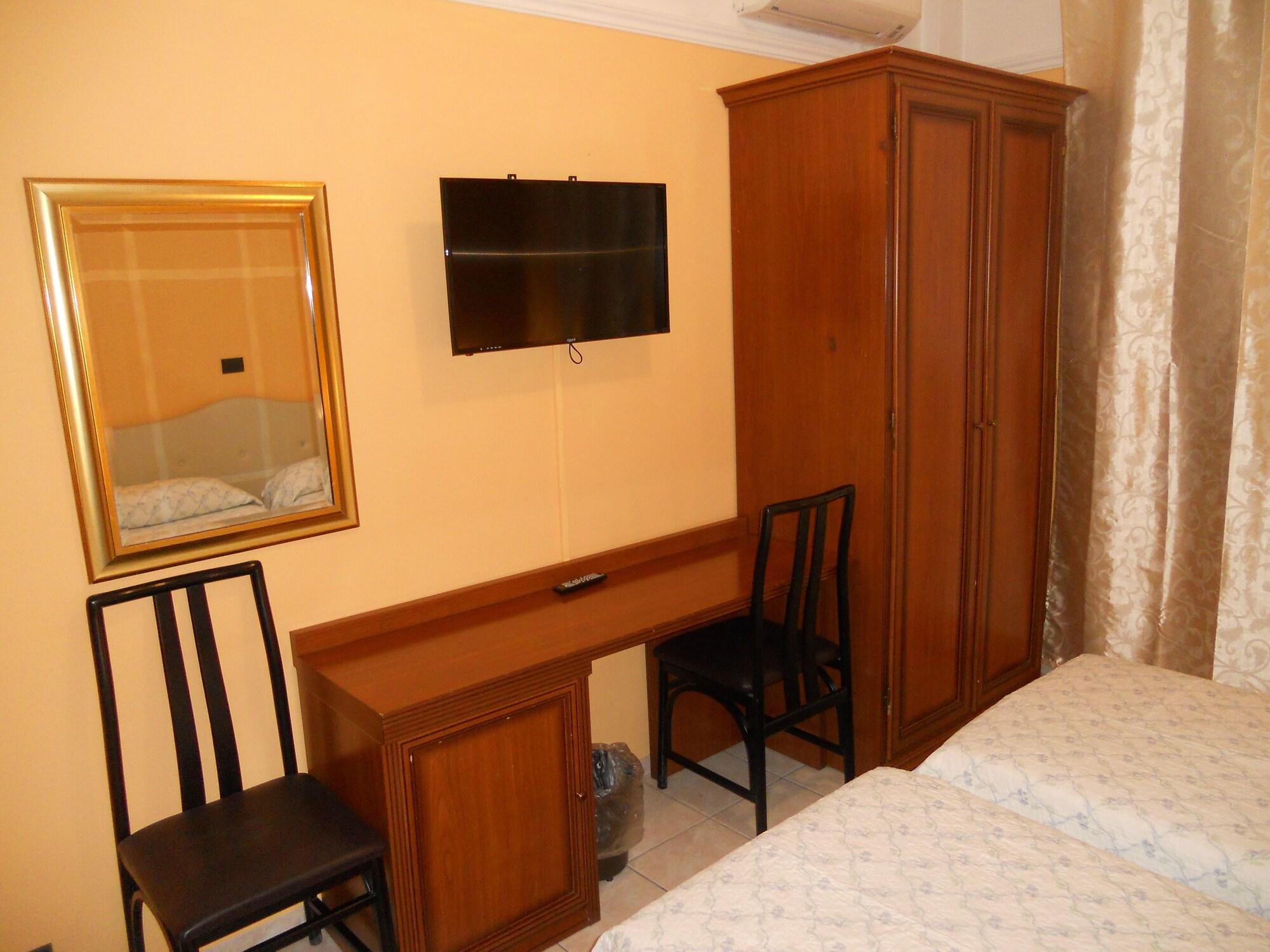 Salus Hotel 3*