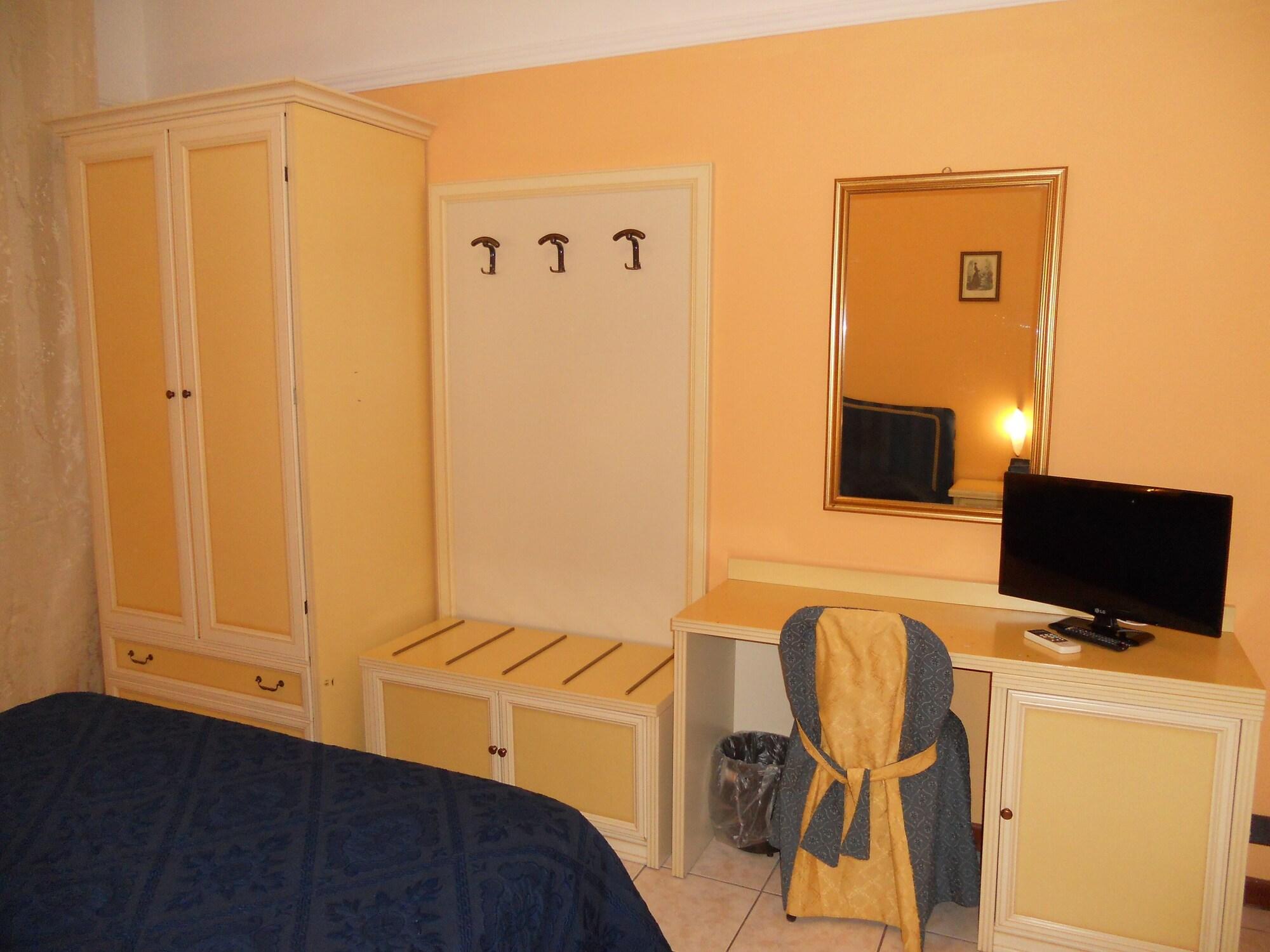 Salus Hotel