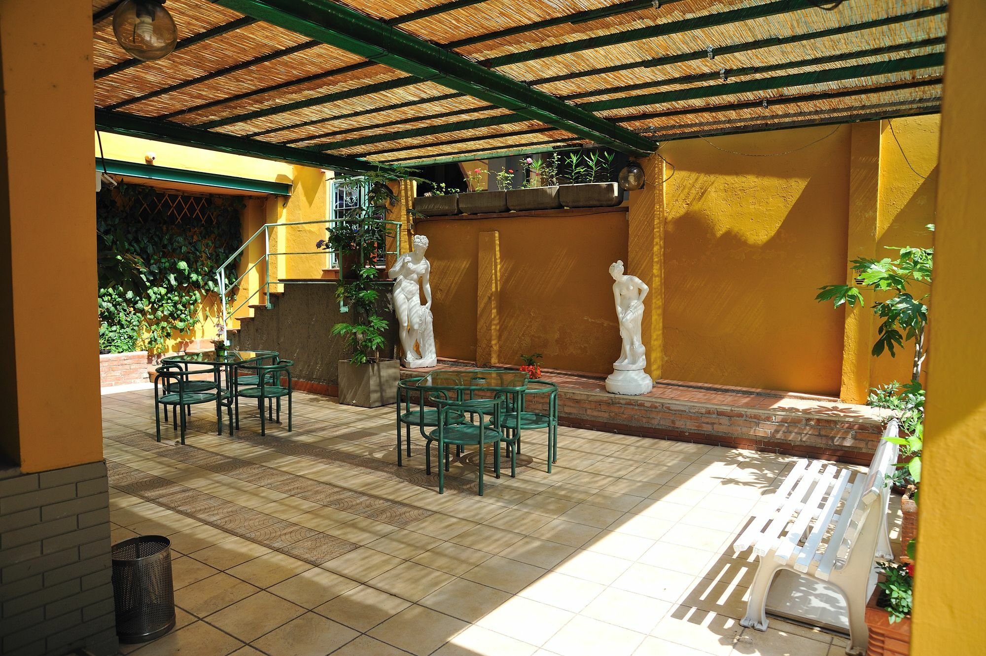 Salus Hotel