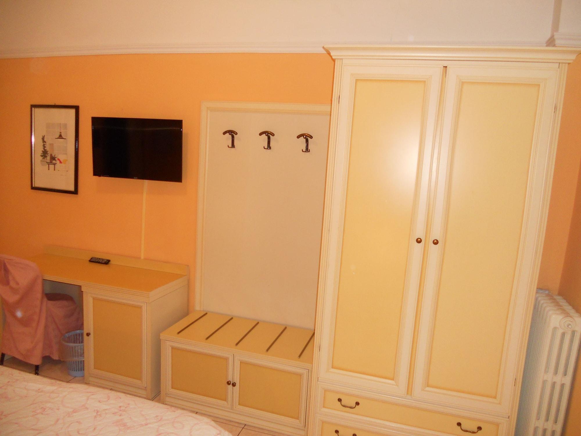 Salus Hotel