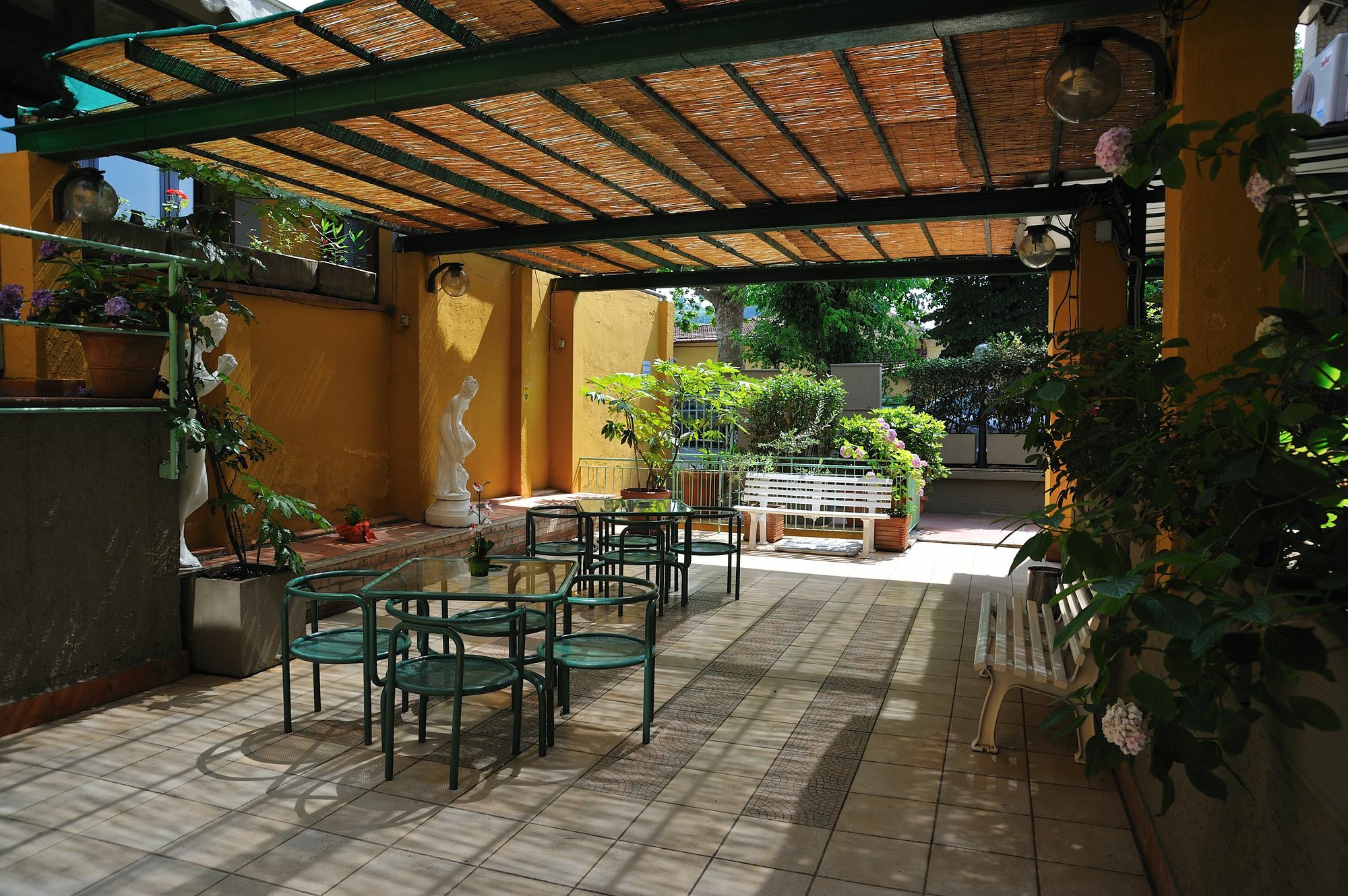 Salus Hotel